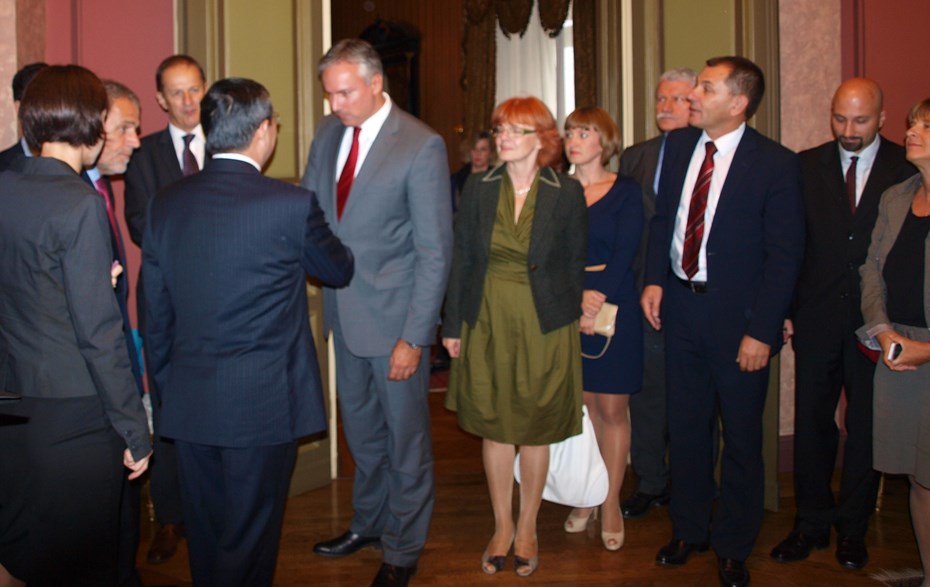 Potpisivanje Memoranduma razumijevanja o prijateljstvu i suradnji između grada Šangaja Narodne republike Kine i Grada Zagreba Republike Hrvatske 2013.-2017.